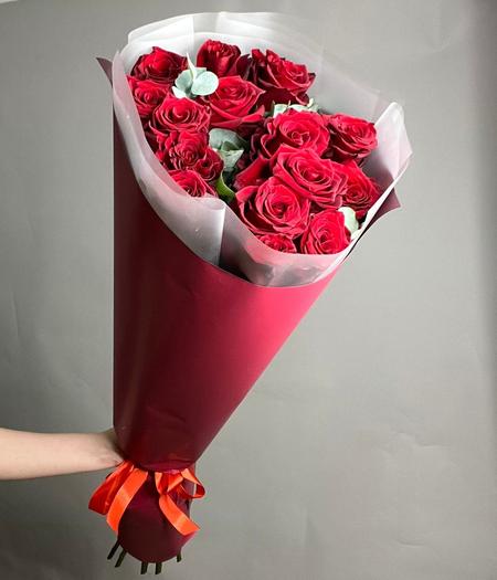 Букет из 15 красных роз 60 см «Купидон»